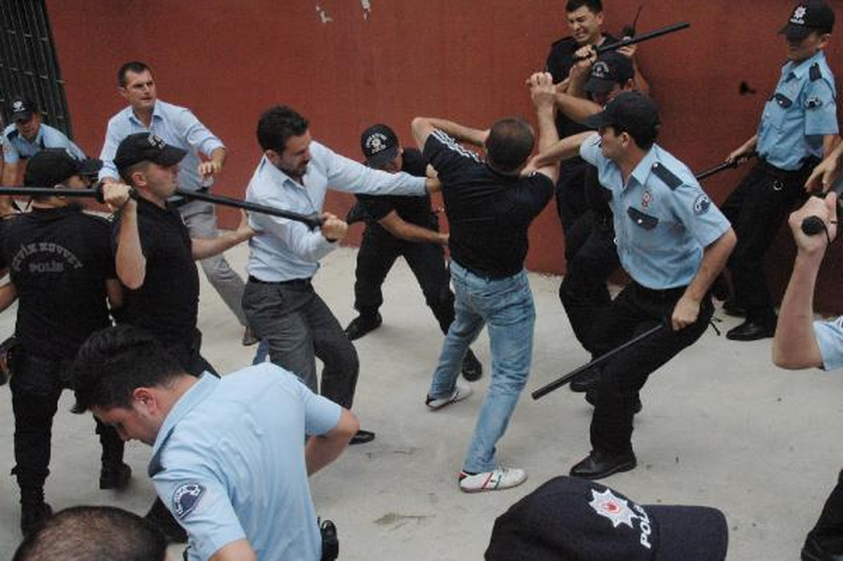 Sanık Tahliye Edilince Adliye Karıştı