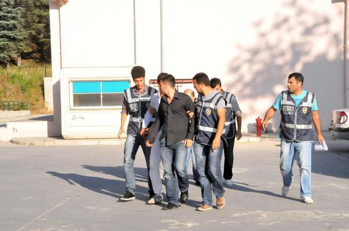 Sakarya\'da Uyuşturucu Operasyonu: 9 Gözaltı
