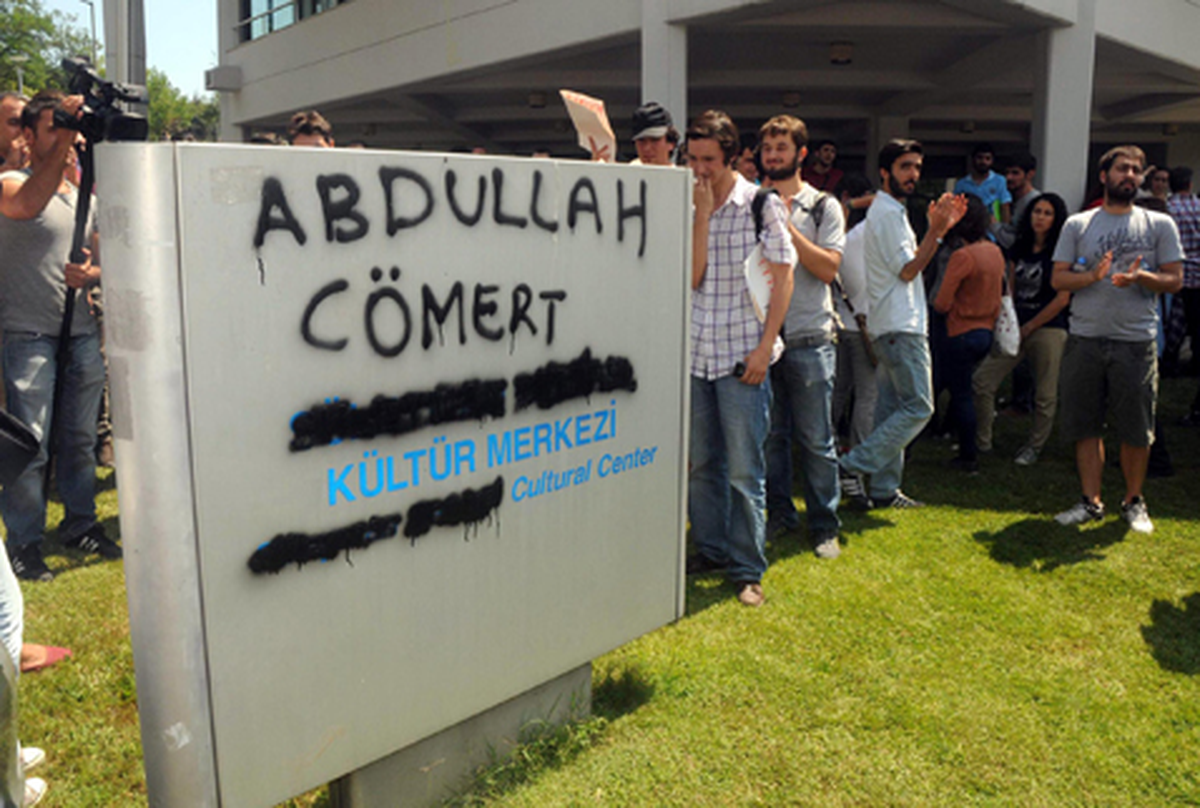 Süleyman Demirel\'i Silip, Abdullah Cömert Yazdılar