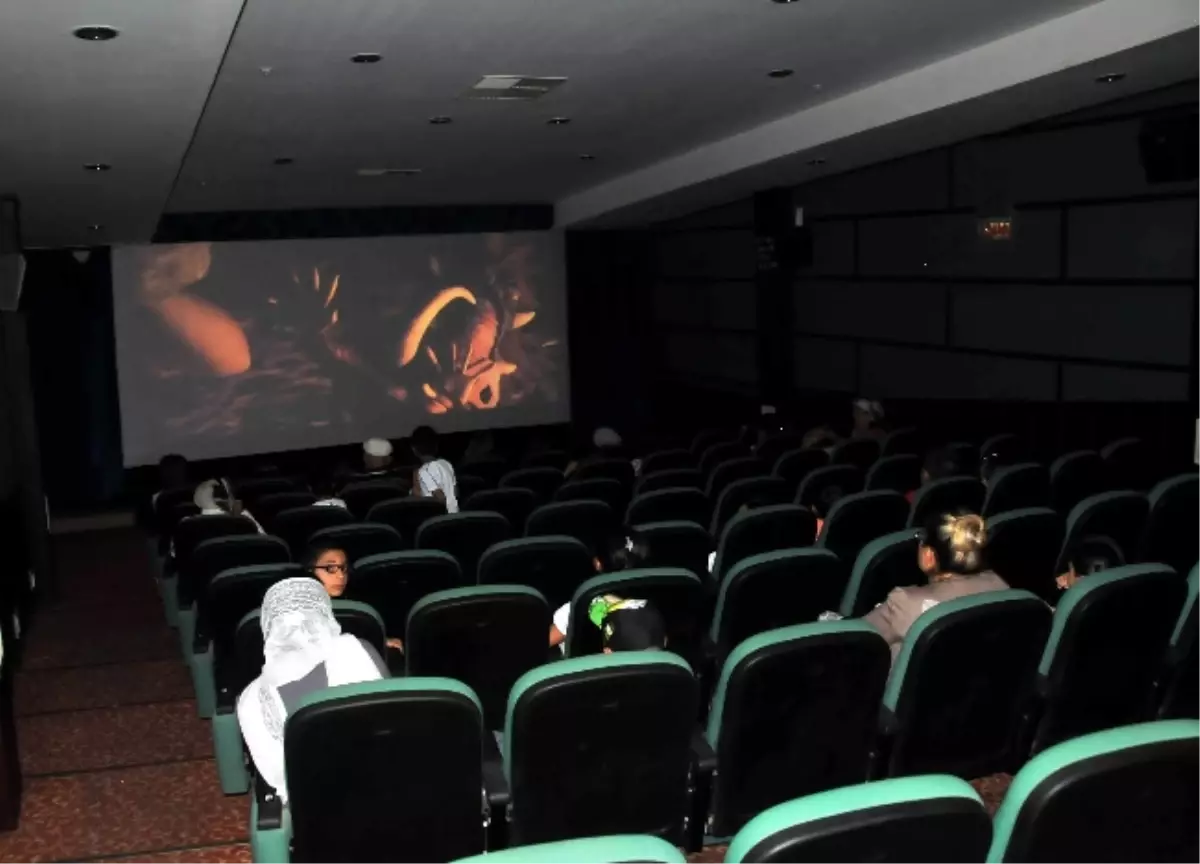 Akşehir\'de Çocuklara Ücretsiz Sinema Gösterimi