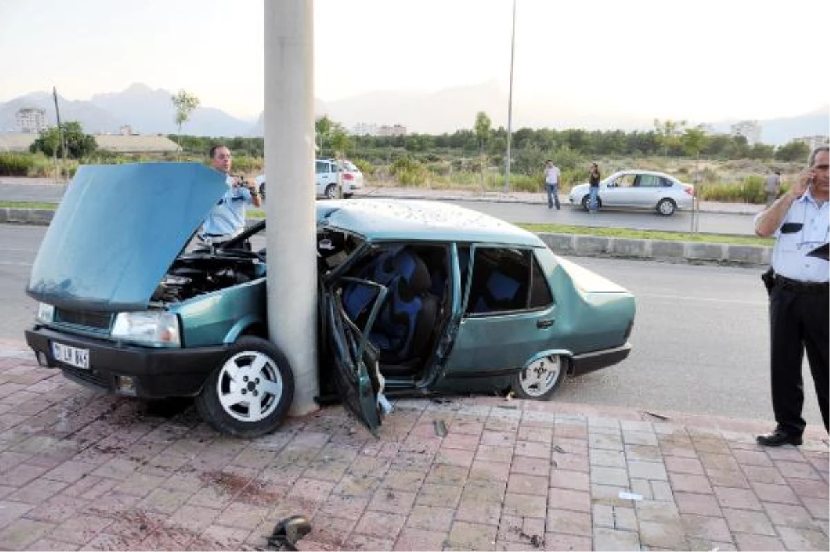 Antalya\'da İki Kaza: 11 Yaralı