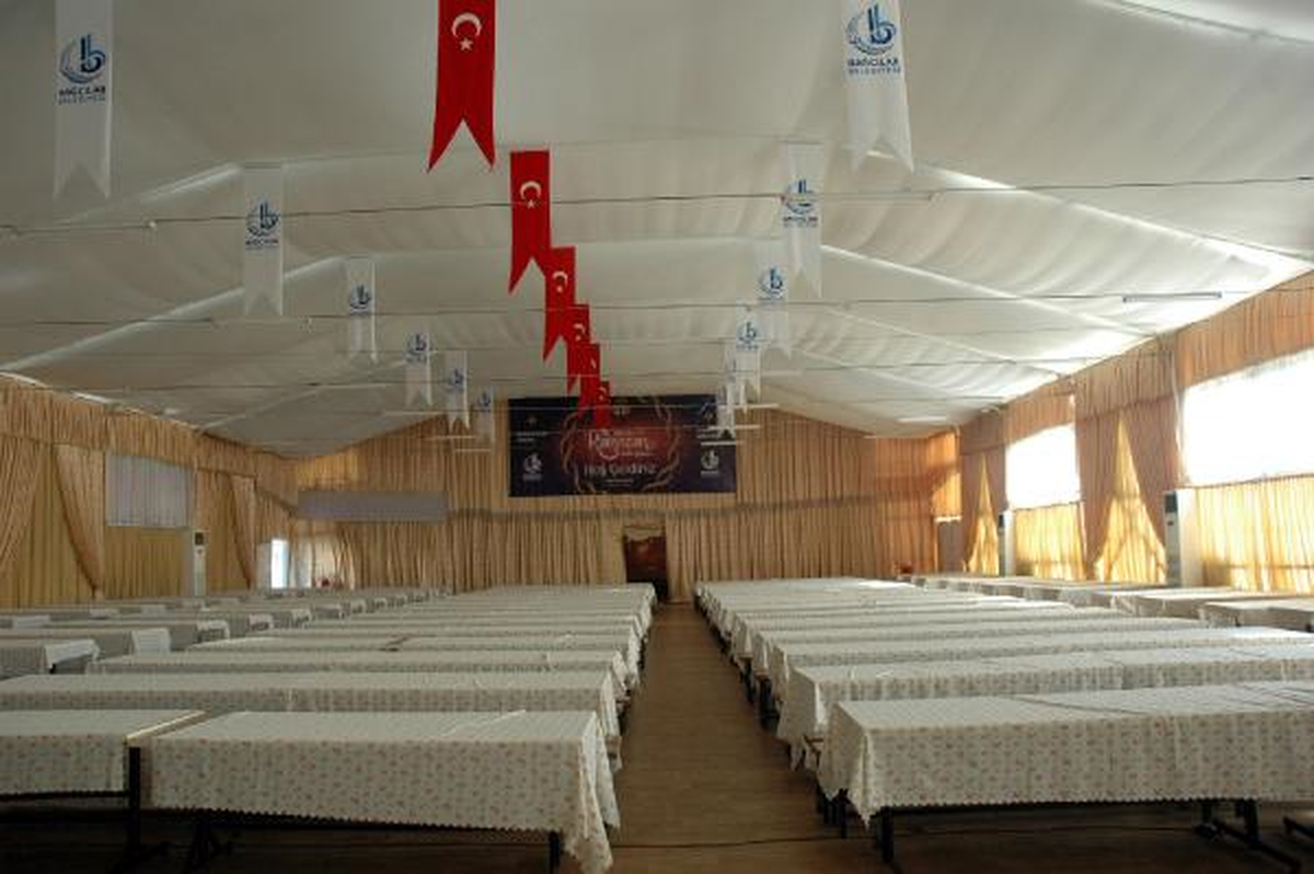 Bağcılar Belediyesi\'nden Klimalı İftar Çadırı