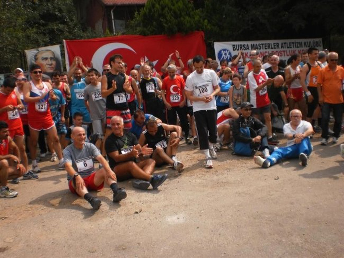 Bu Yaşında Gençlere Taş Çıkartıyor