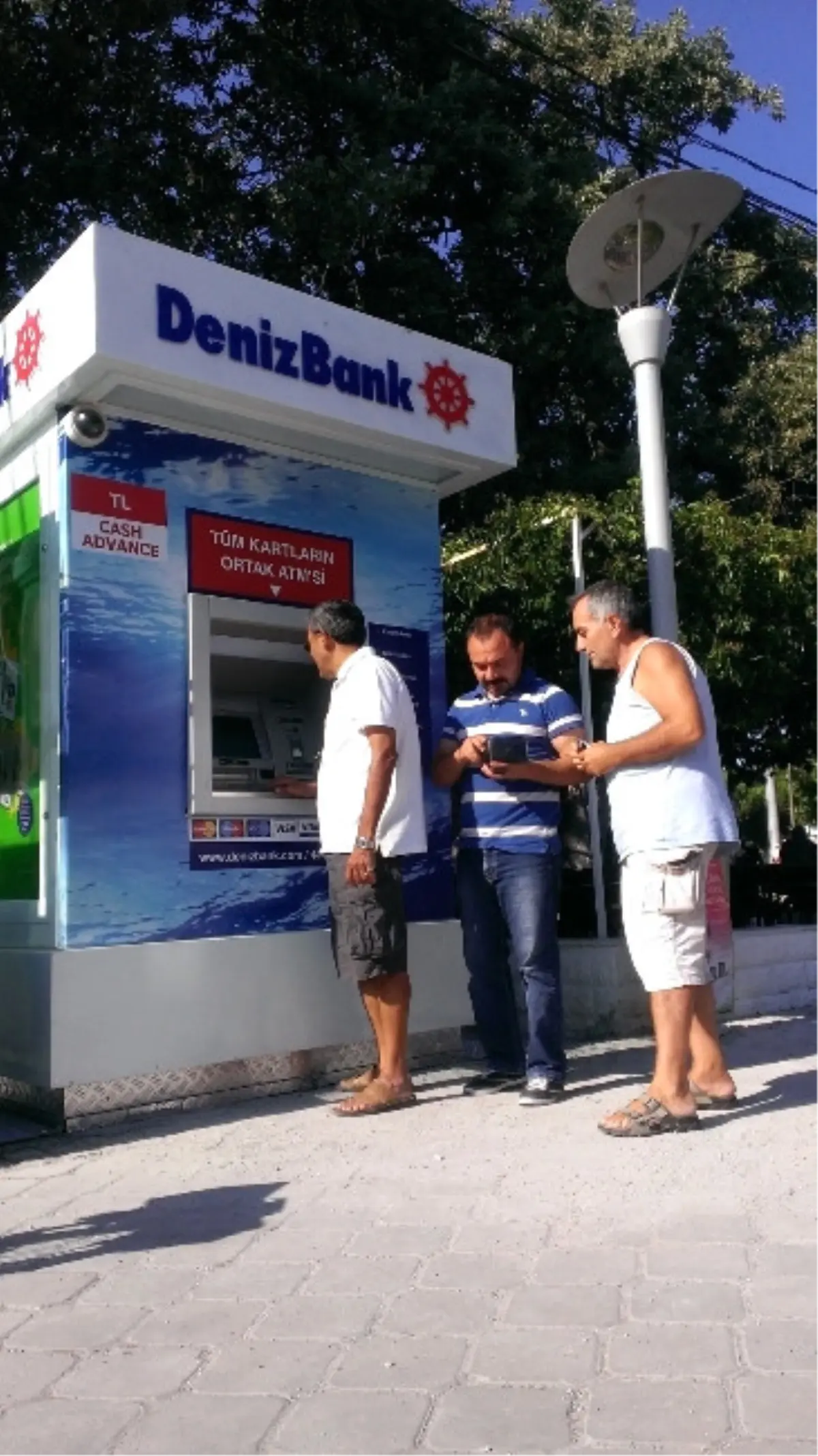 Burhaniye Ören\'de İlk Atm Hizmete Girdi