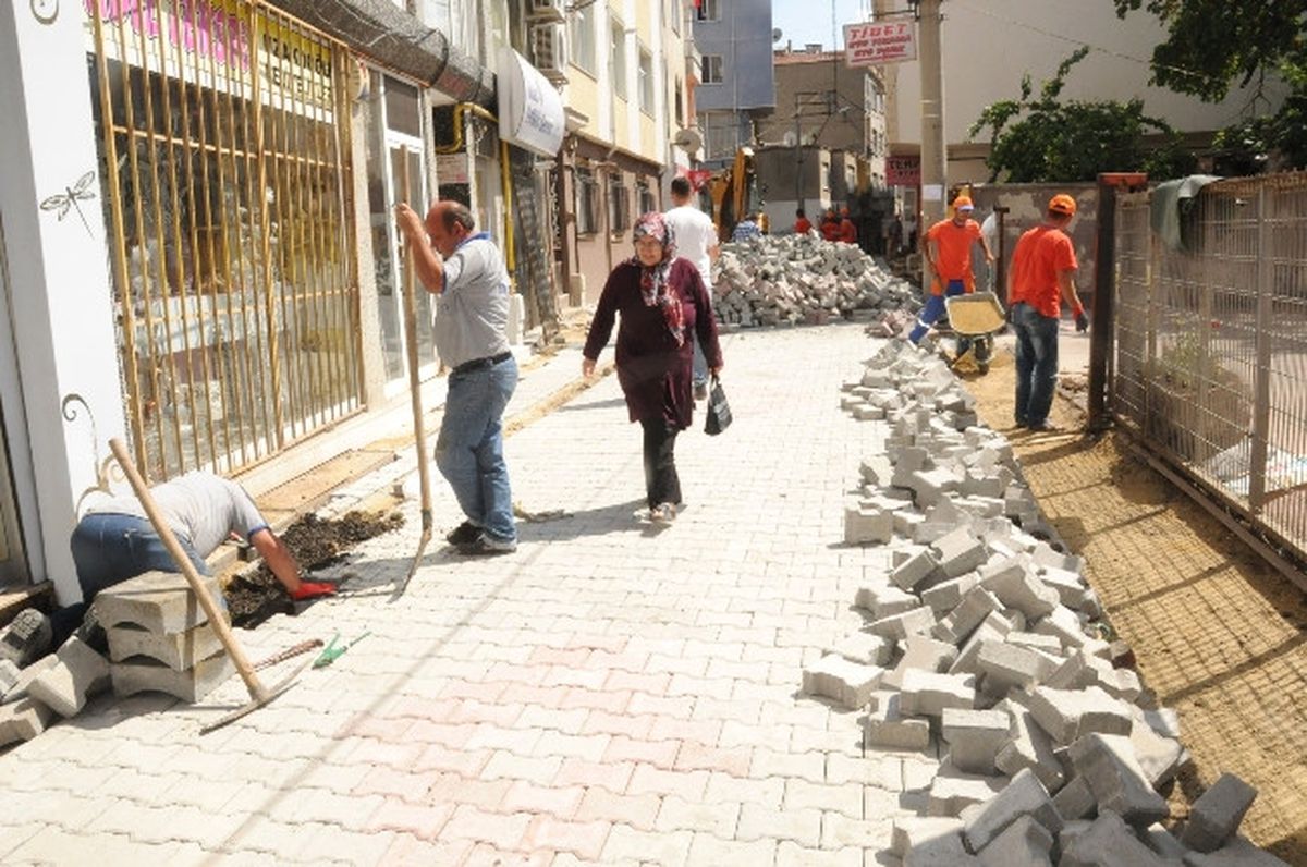 Çorlu\'da Kilit Taşı Hizmeti Devam Ediyor
