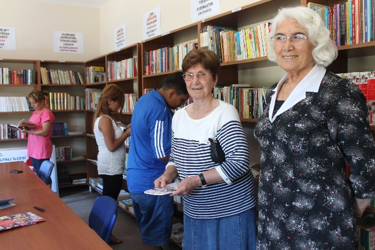 Emekli Olmayan Öğretmenler Kütüphane Açtı