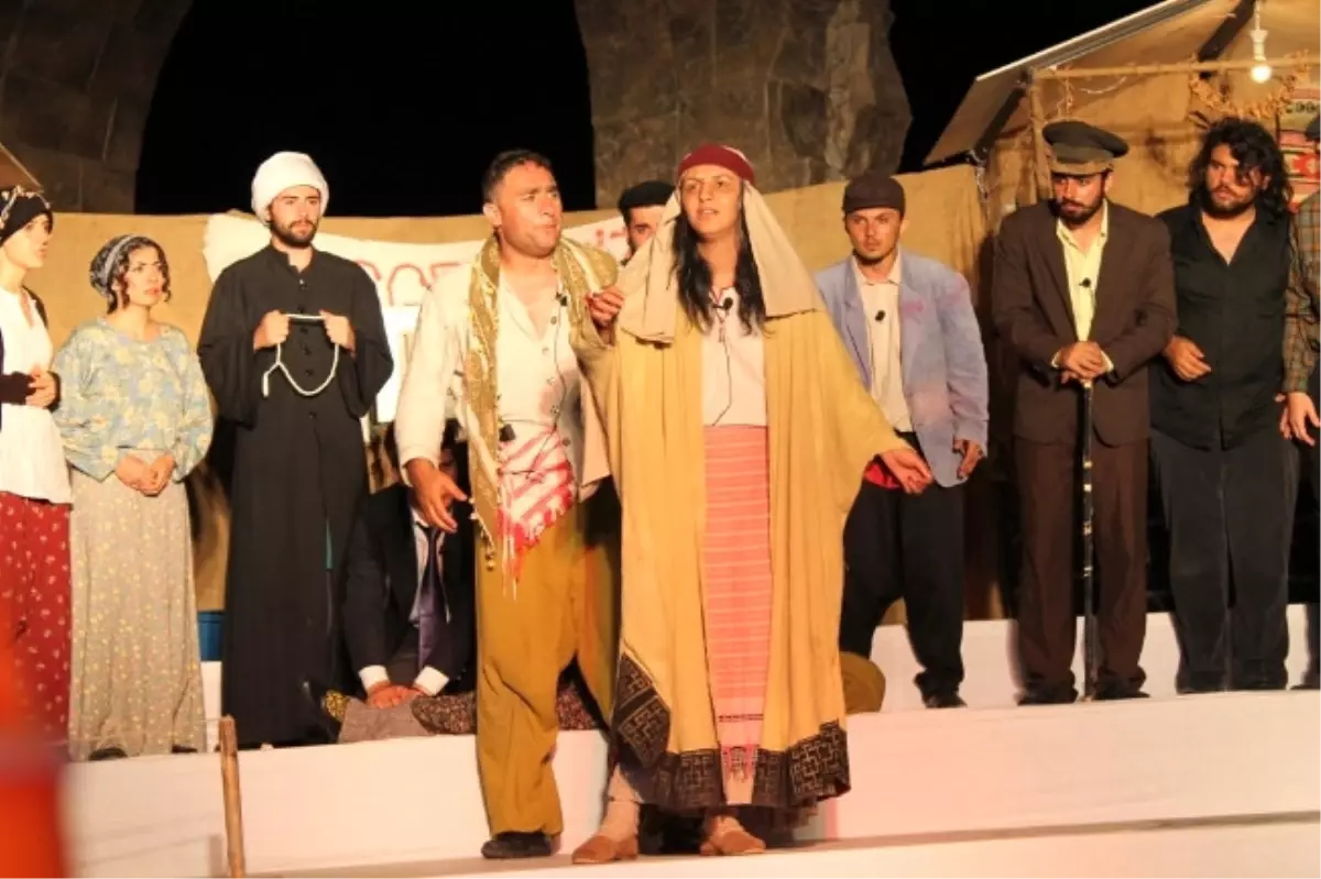 Erzin'de 'Yılanların Öcü' Sahnelendi