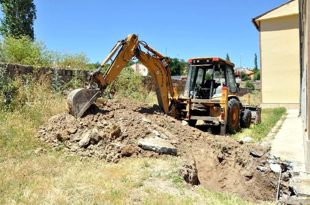 Gemerek\'te Okullarda Onarım Çalışmalarına Başlandı