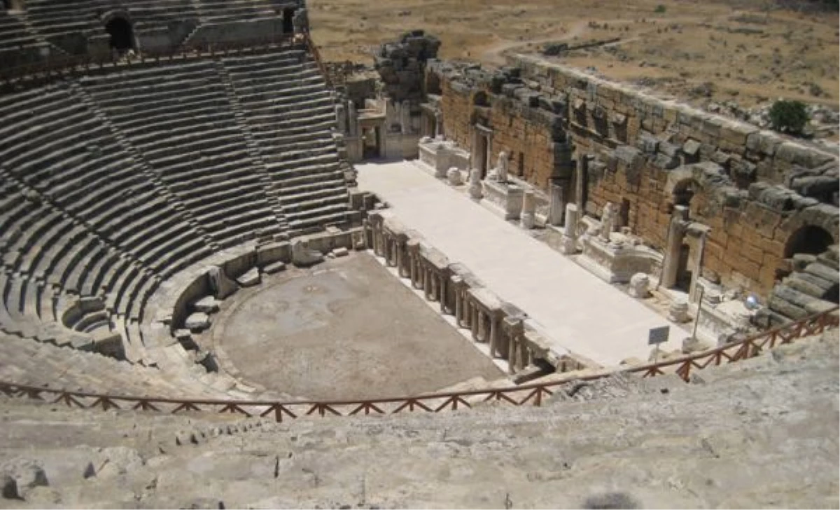"Hierapolis Tiyatrosu, Roma\'nın En Güzel Eserlerinden"