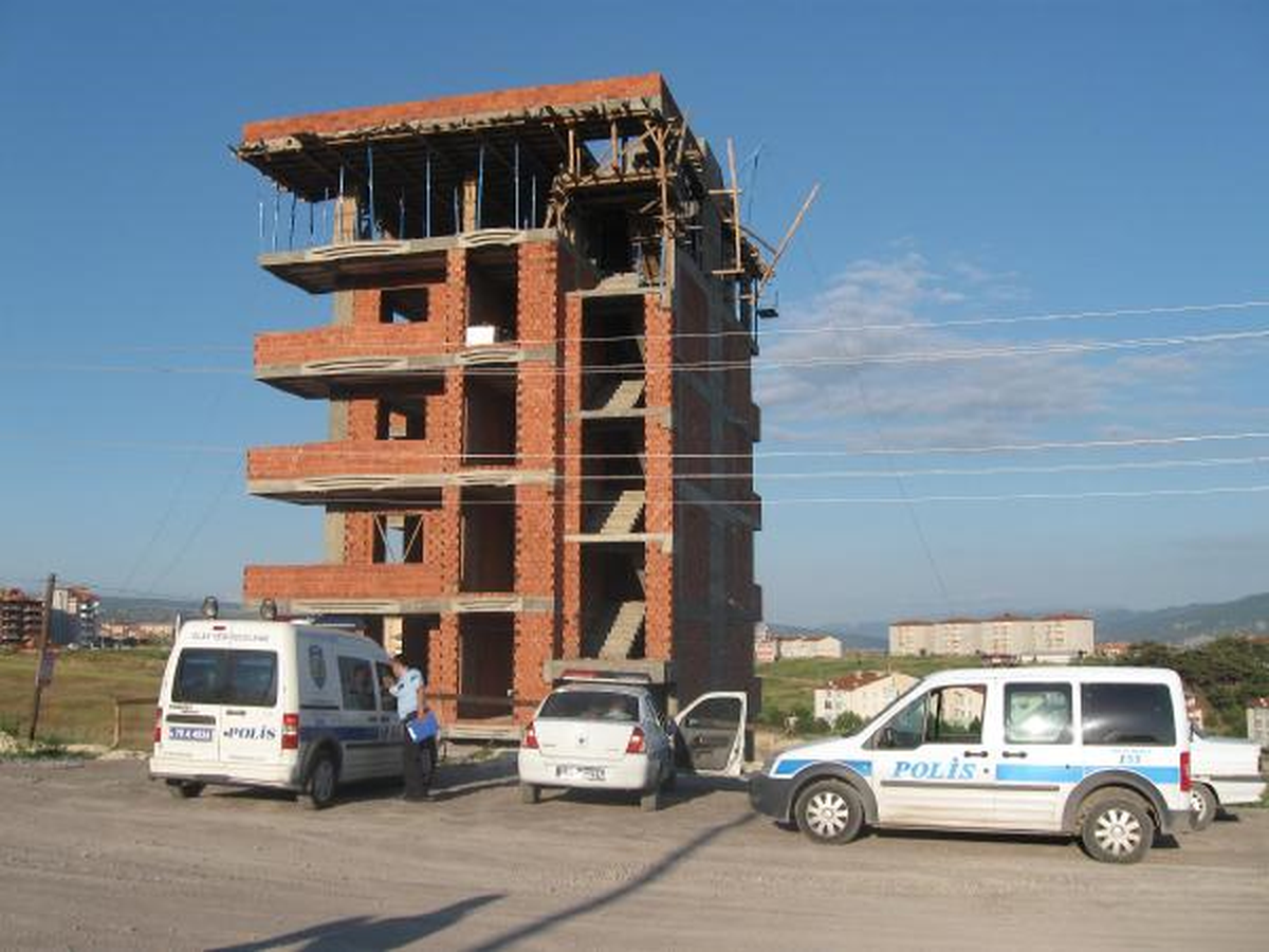 İnşaatın 5\'inci Katından Düşen İşçi Öldü