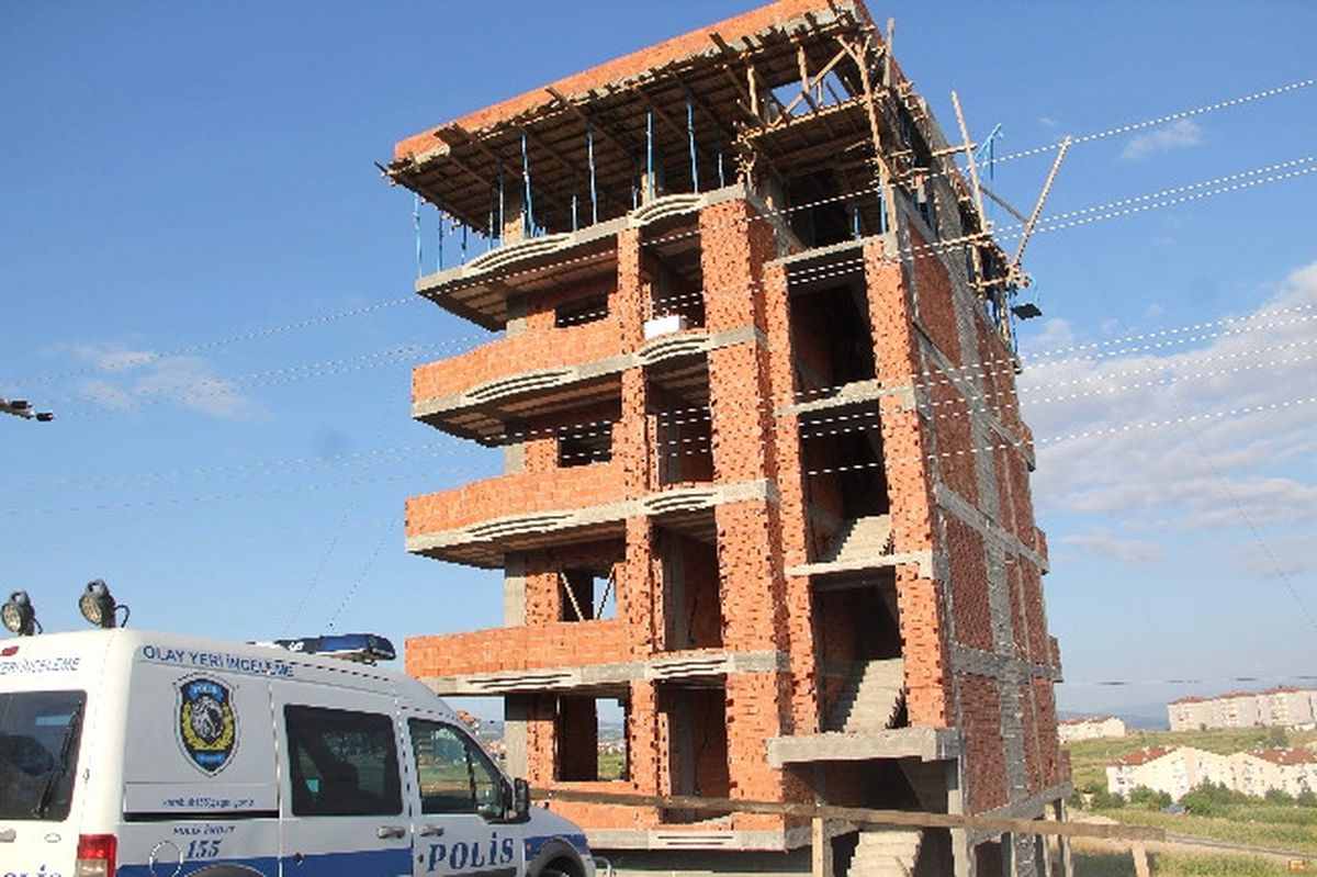İnşaattan Düşen İşçi Hayatını Kaybetti