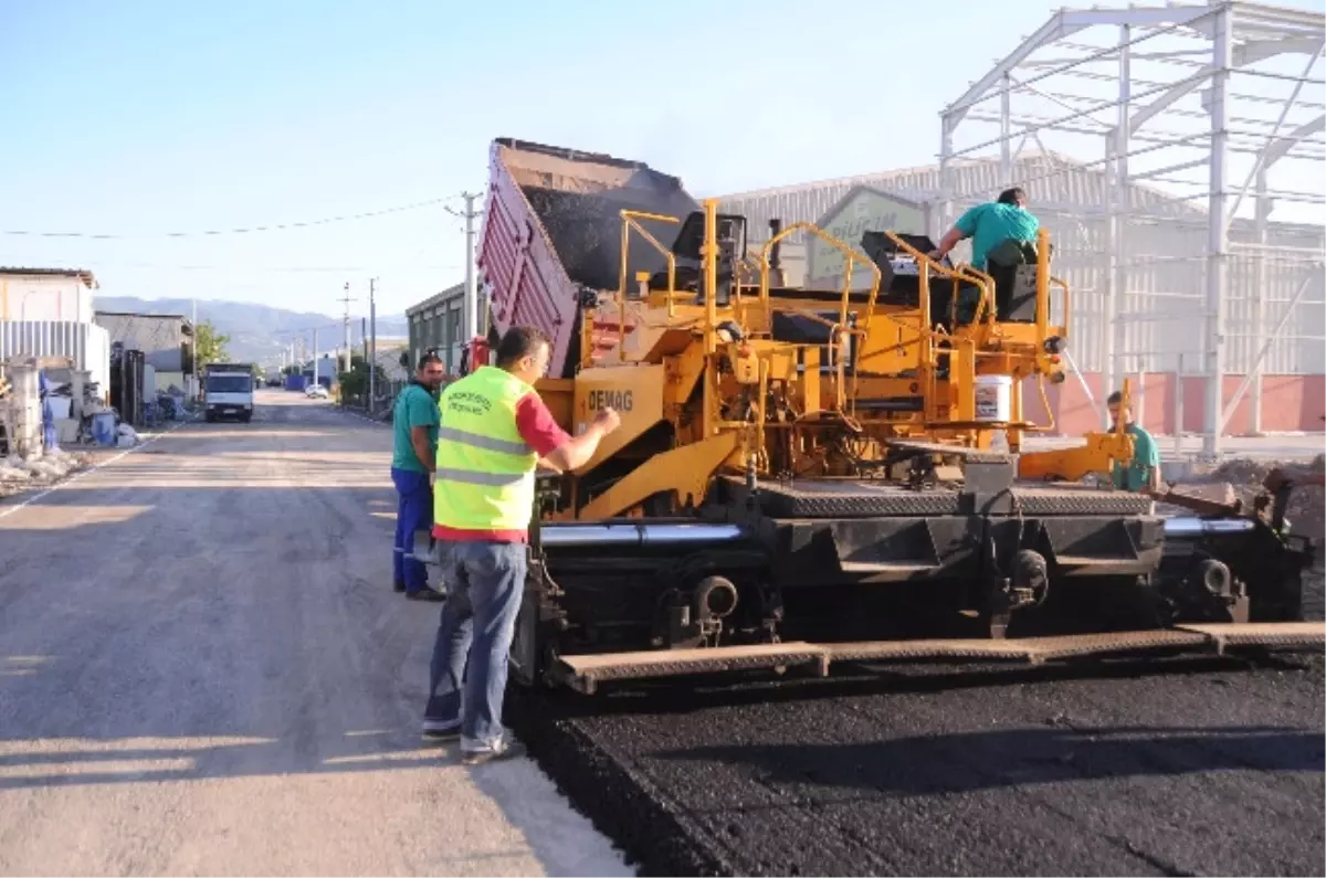 Kartepe\'de Asfaltlama Çalışmaları Aralıksız Sürüyor