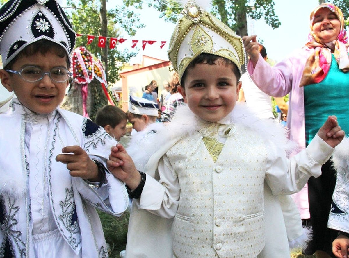 Kimsesiz Çocuklar İçin Sünnet Şöleni