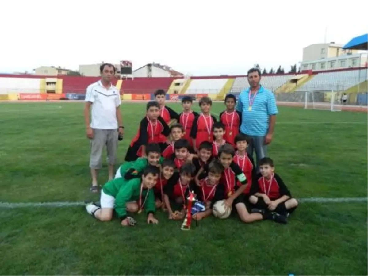 Lapsekispor U11 Takımı Çanakkale İkincisi Oldu