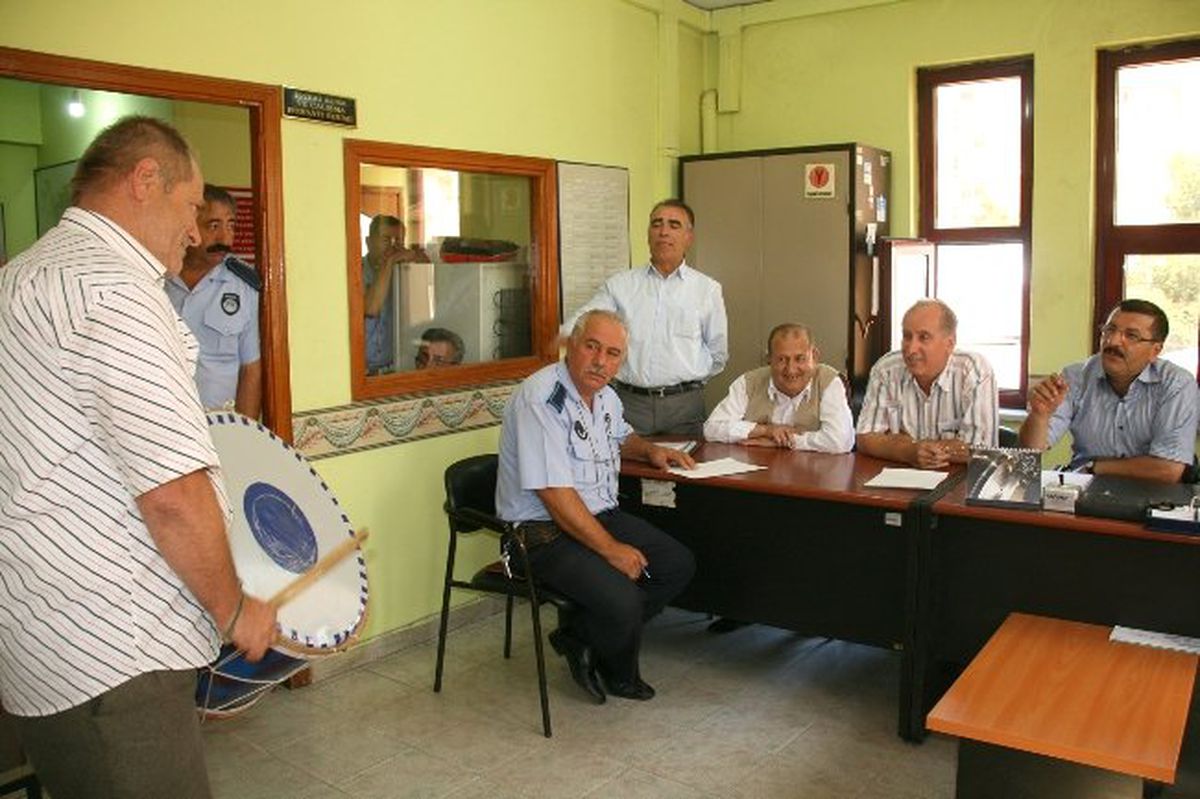 Mahalle Muhtarları Kendi Davulcularını Kendileri Seçti