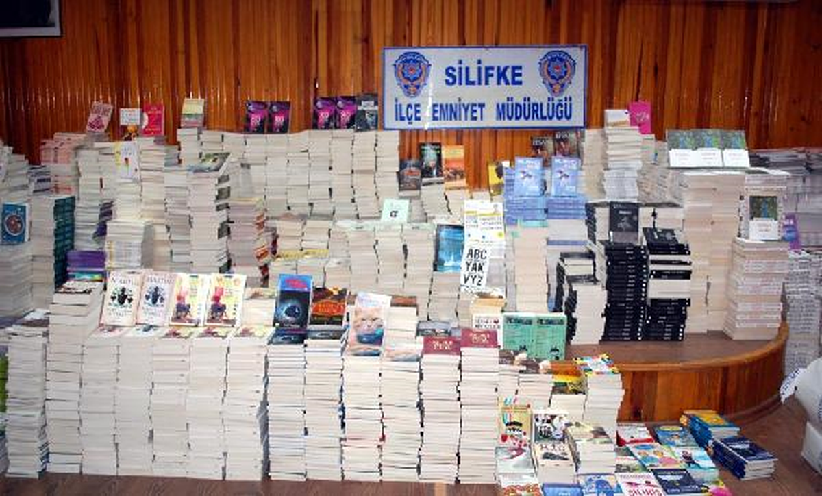 Silifke\'de Korsan Kitap Operasyonu