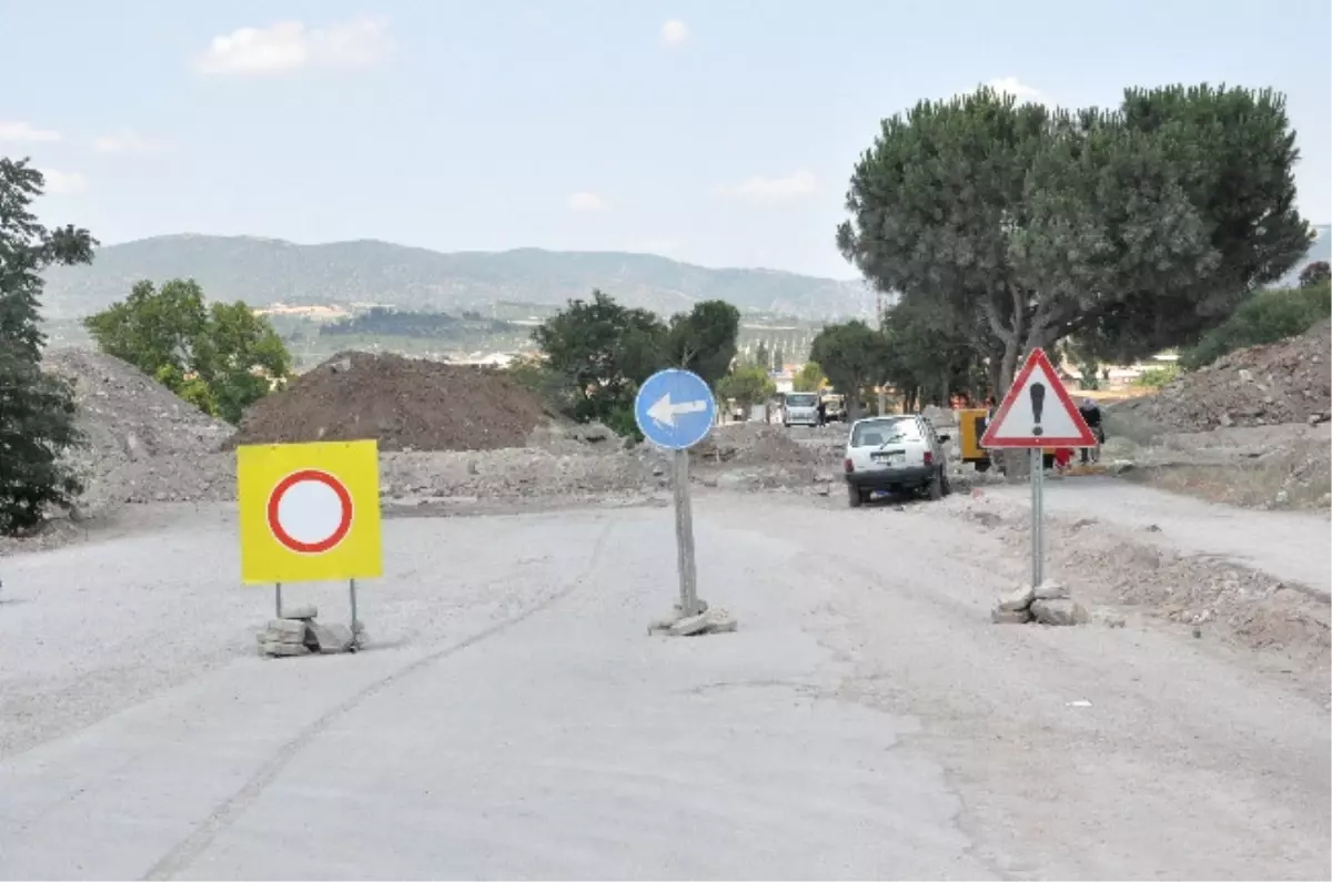 Soma\'da Atatürk Caddesi Trafiğe Kapatıldı