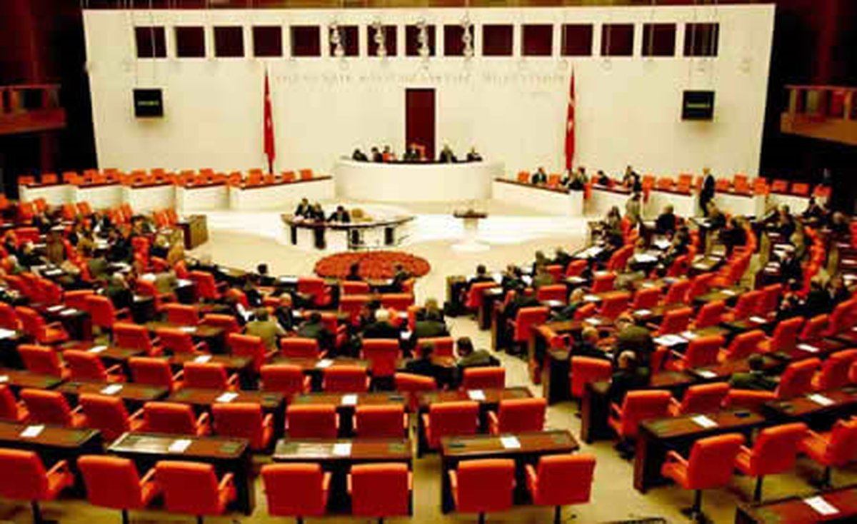 Sözleşmeli Personelin Kadroya Alınmasına İlişkin Madde Kabul Edildi