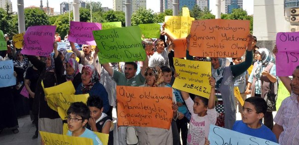 Tapularını Alamayınca Sokağa Döküldüler