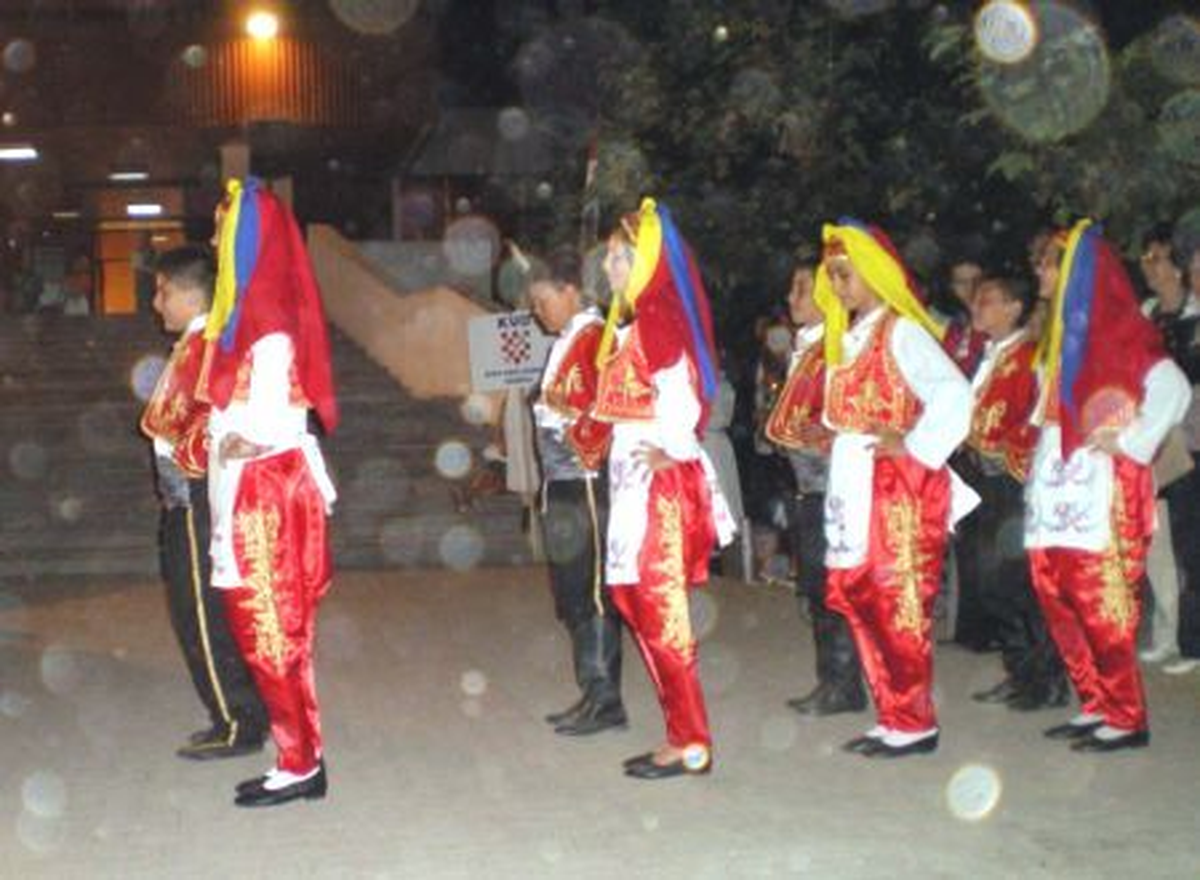 "Uluslararası Halk Oyunları Festivali"
