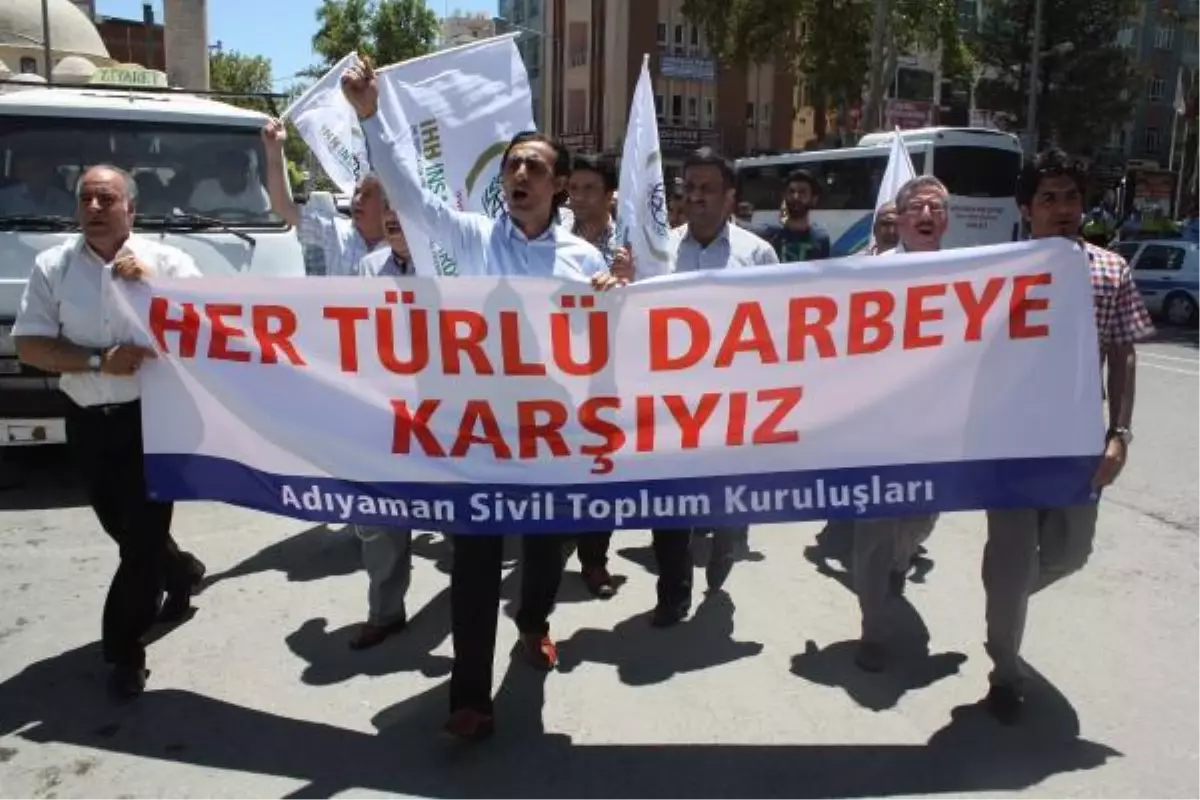 Adıyaman\'da 76 STK\'dan Darbe Protestosu