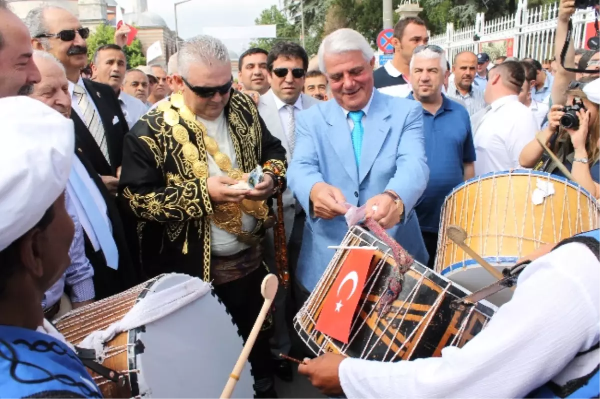 Ağa, Davul-Zurna Ekibini Boş Geçmedi