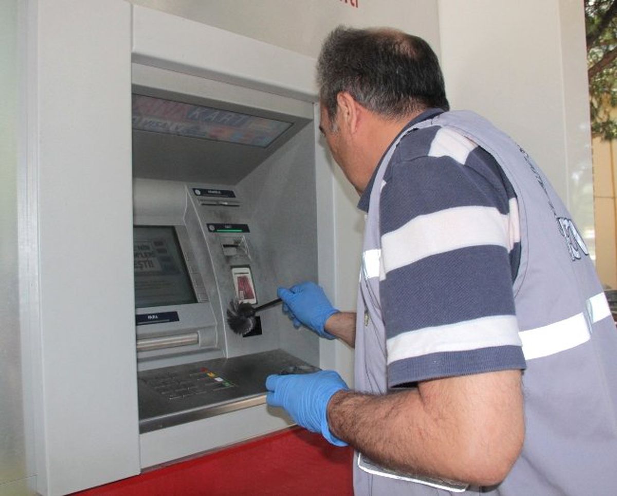 Atm\'de Düzenekli Tuzak