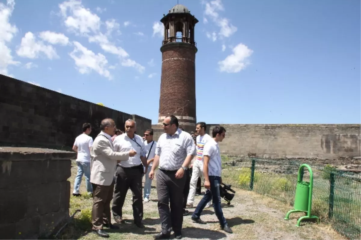 Azerbaycanlı Gazeteciler Erzurum\'un Tarihi Mekanlarını Ziyaret Etti