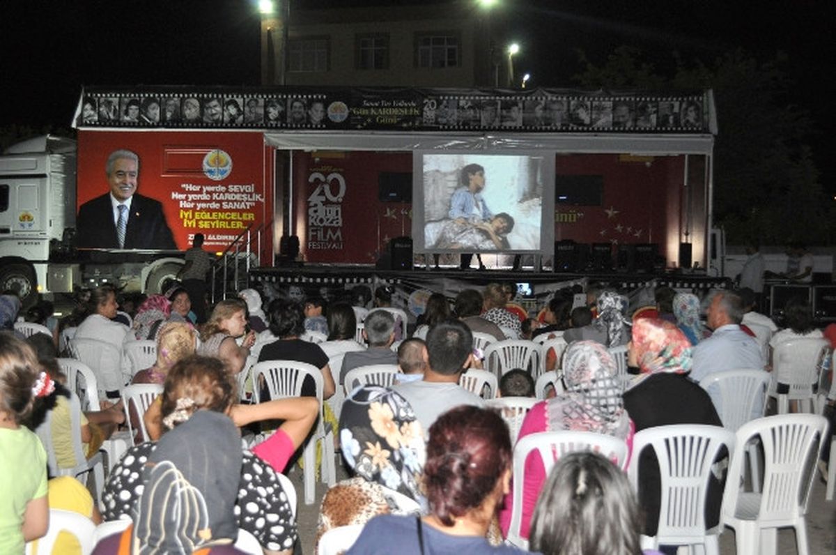Büyükşehir Sanat Tırı Yüzüncü Yıl\'da