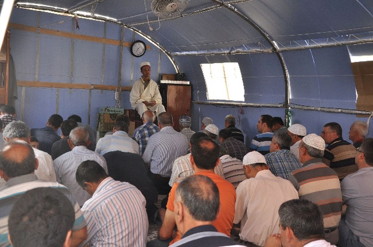 Çadır Camide Cuma Namazı