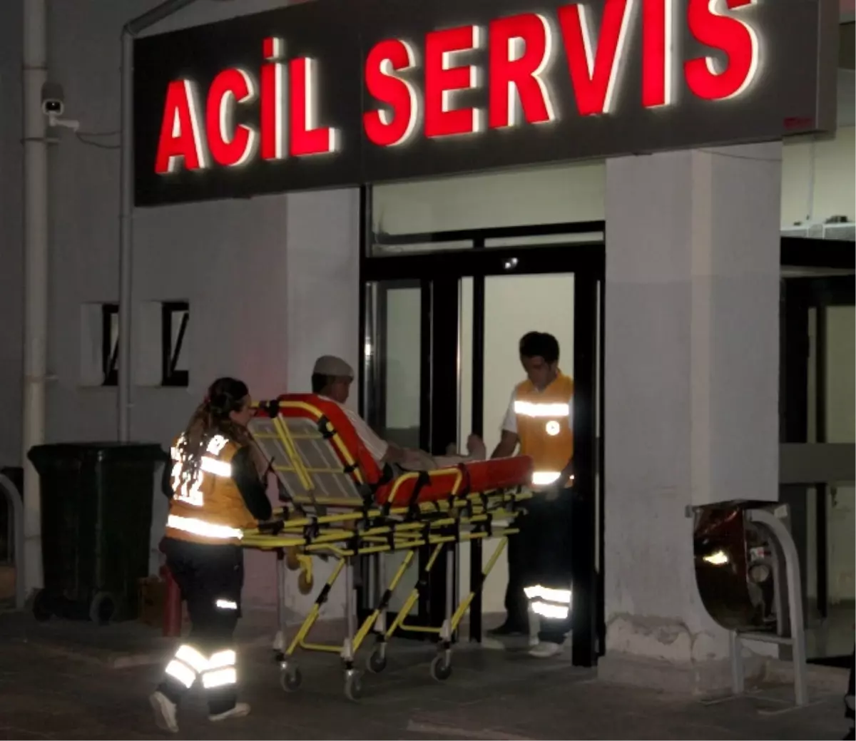 Çankırı\'da Otomobil Traktöre Çarptı: 1 Ölü, 4 Yaralı