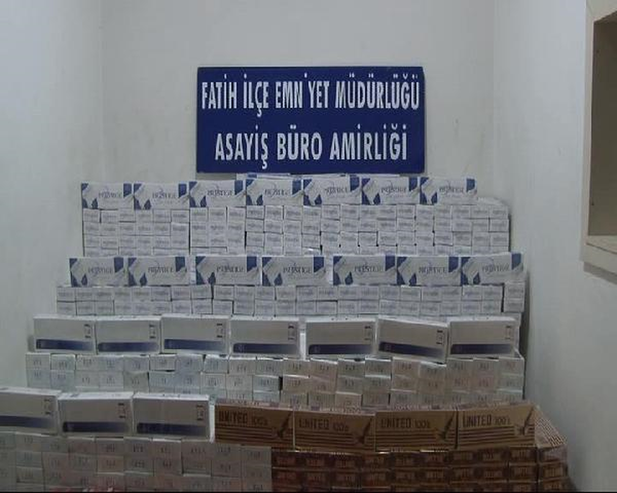 Fatih\'te 2 Bin 395 Karton Kaçak Sigara Ele Geçirildi