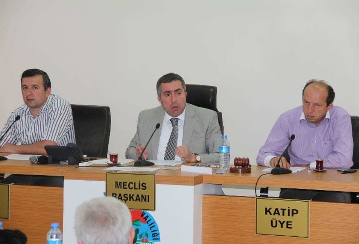 Giresun İl Genel Meclisi\'nde İmam Hatip Tartışması