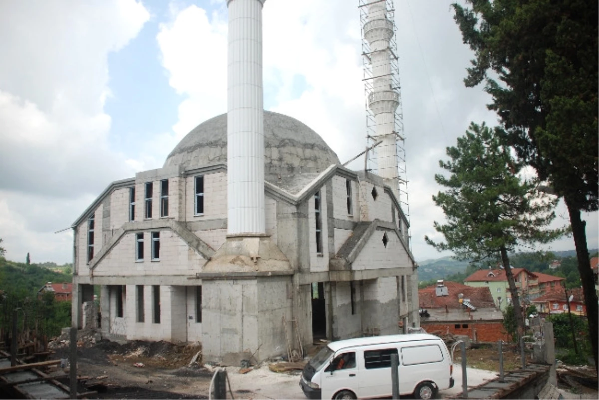 Hayırsever İşadamı Kendi Köyüne 1 Milyon TL\'lik Cami Yaptırıyor