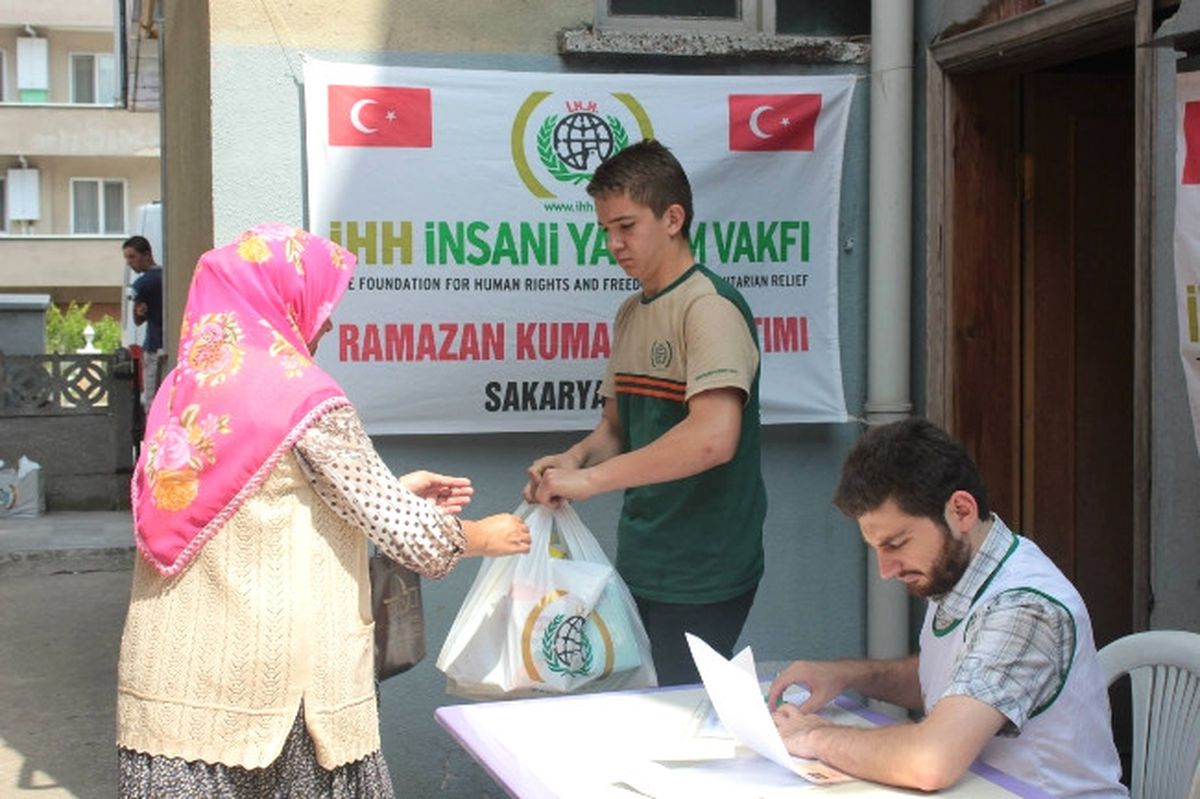 İhtiyaç Sahiplerine Ramazan Kumanyaları Ulaştırılıyor