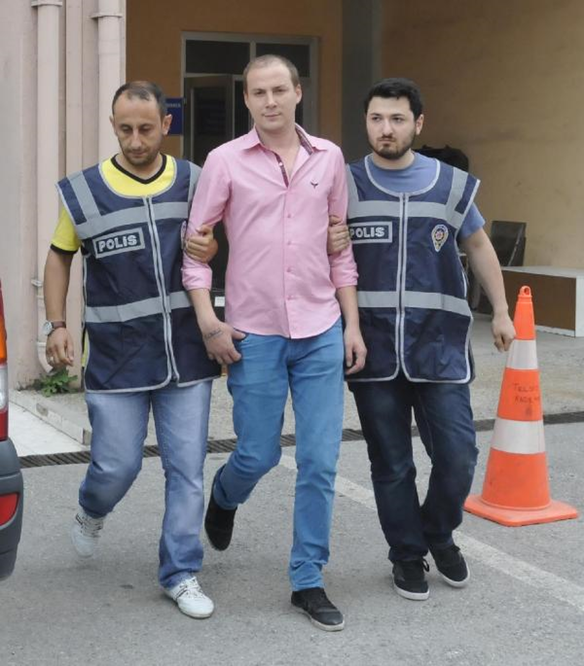 Polisin Biber Gazına Tepki Gösterdi, İşinden Oldu