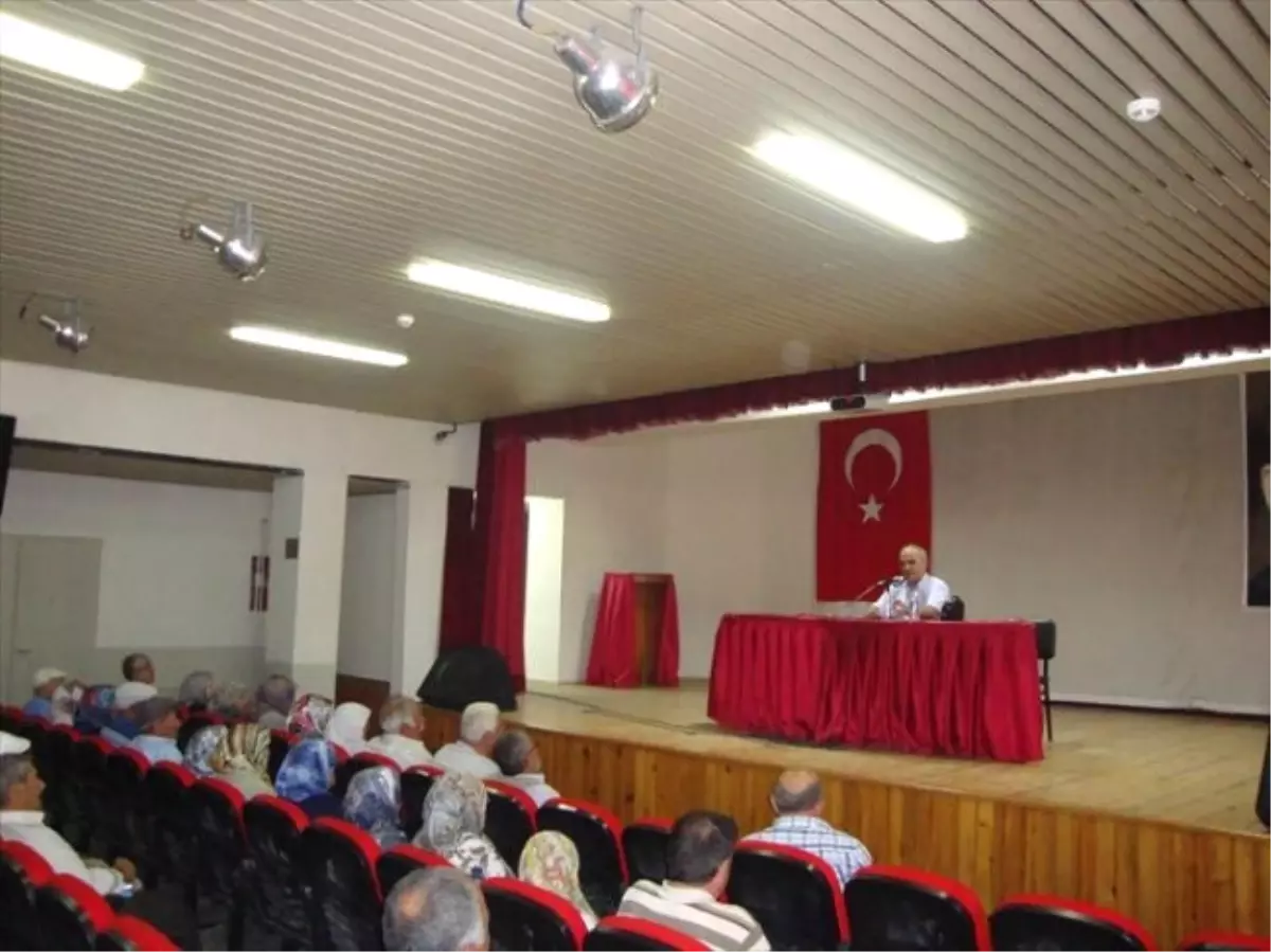 Salihlili Hacı Adaylarına Seminer Verildi