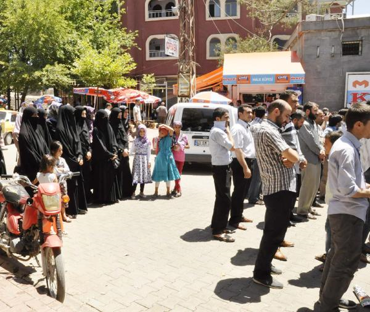 Siverek\'te Kuran\'lı Mısır Protestosu