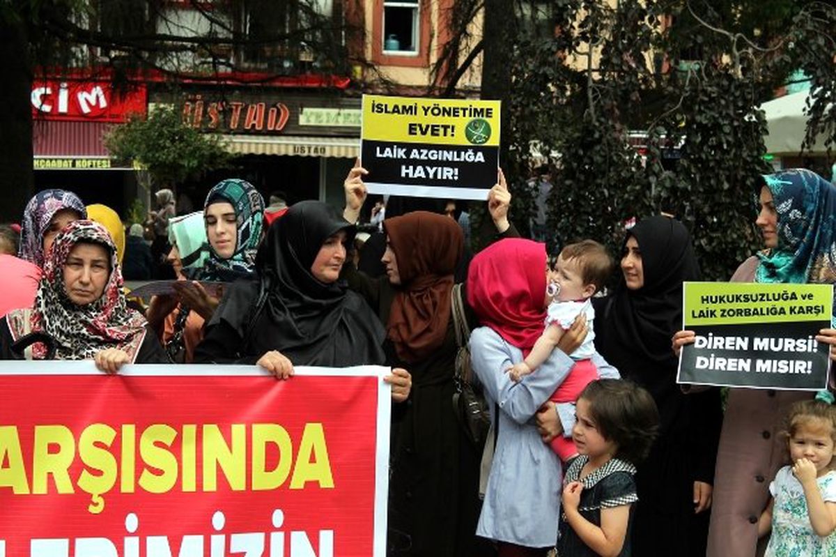 Trabzon\'da Mısır Cumhurbaşkanı Muhammed Mursi\'ye Destek