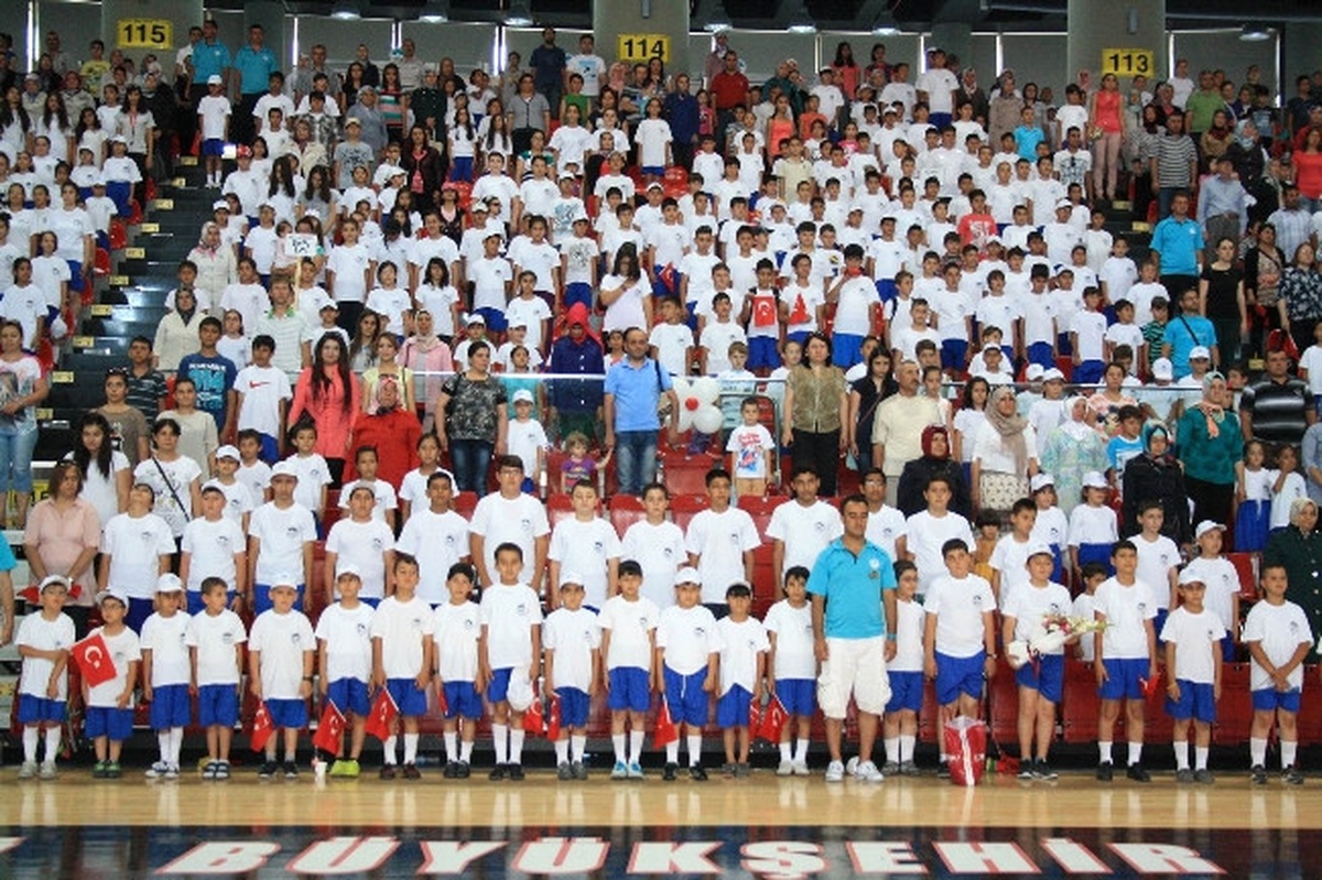 Yaz Spor Okulları Öğrencileri Sertifikalarını Aldı