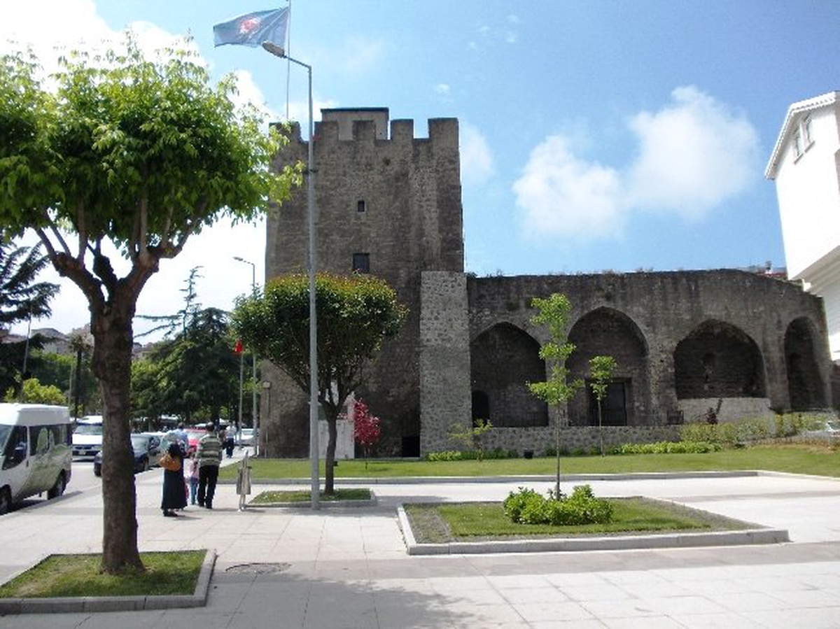 Zağnos Burcu Yerli ve Yabancı Turistlerin İlgi Odağı