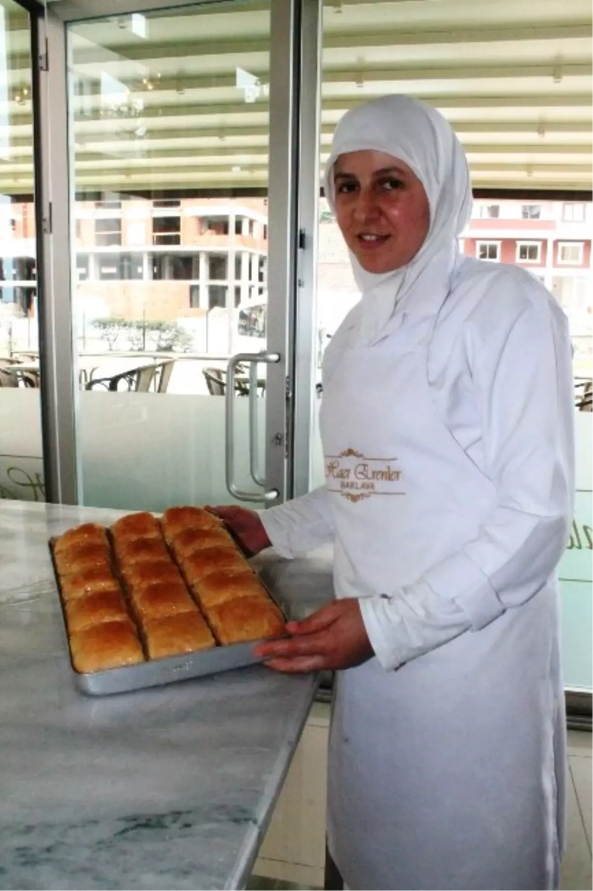 Börek Görünümlü Tatlı: Laz Böreği