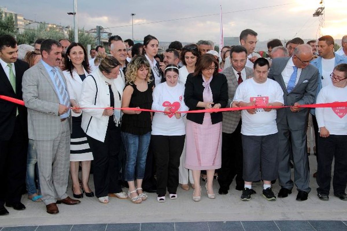 Bakan Şahin, "Mavi Işıklar"I Açtı