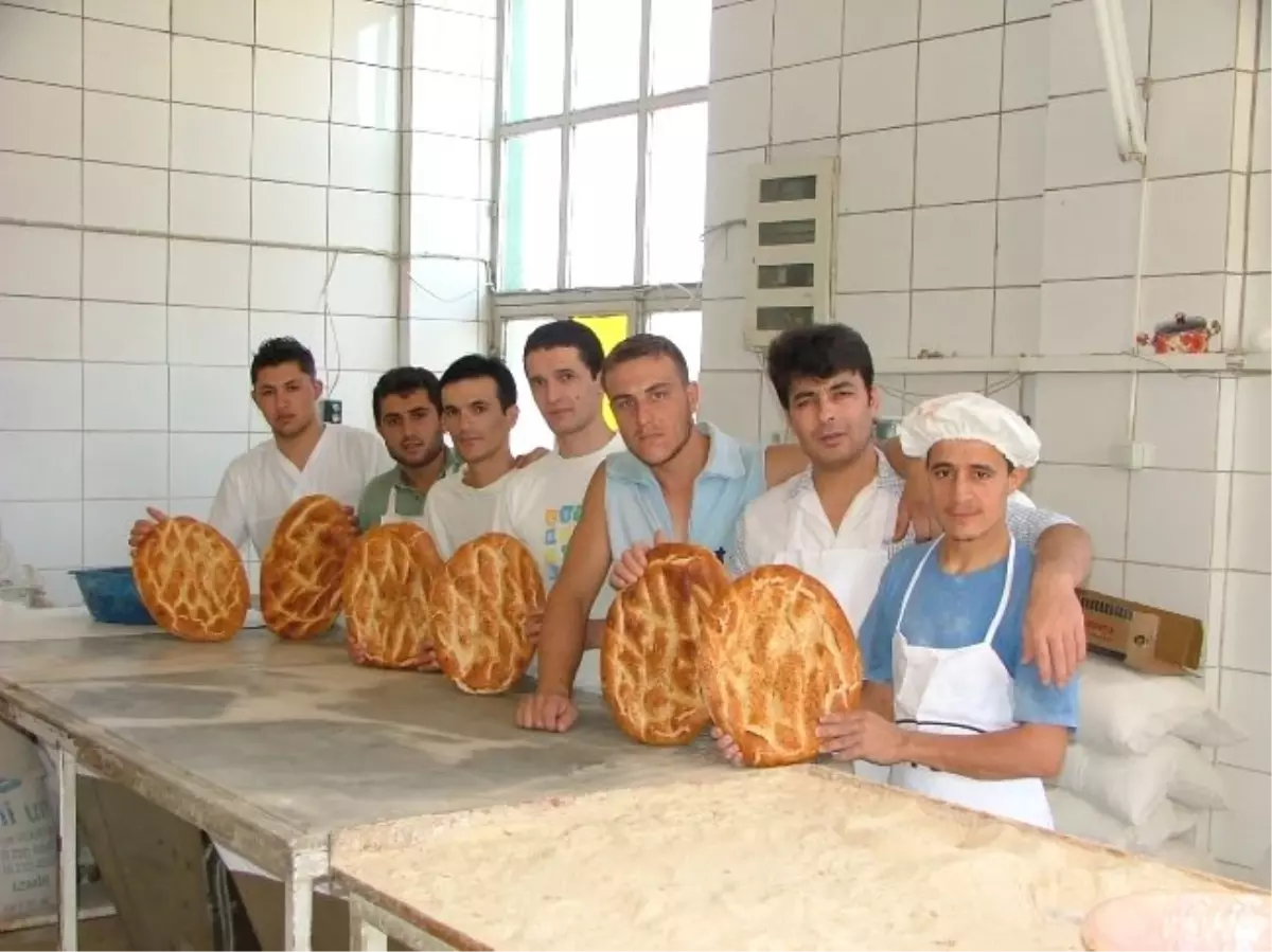 En Ucuz Ramazan Pidesi Kula\'da