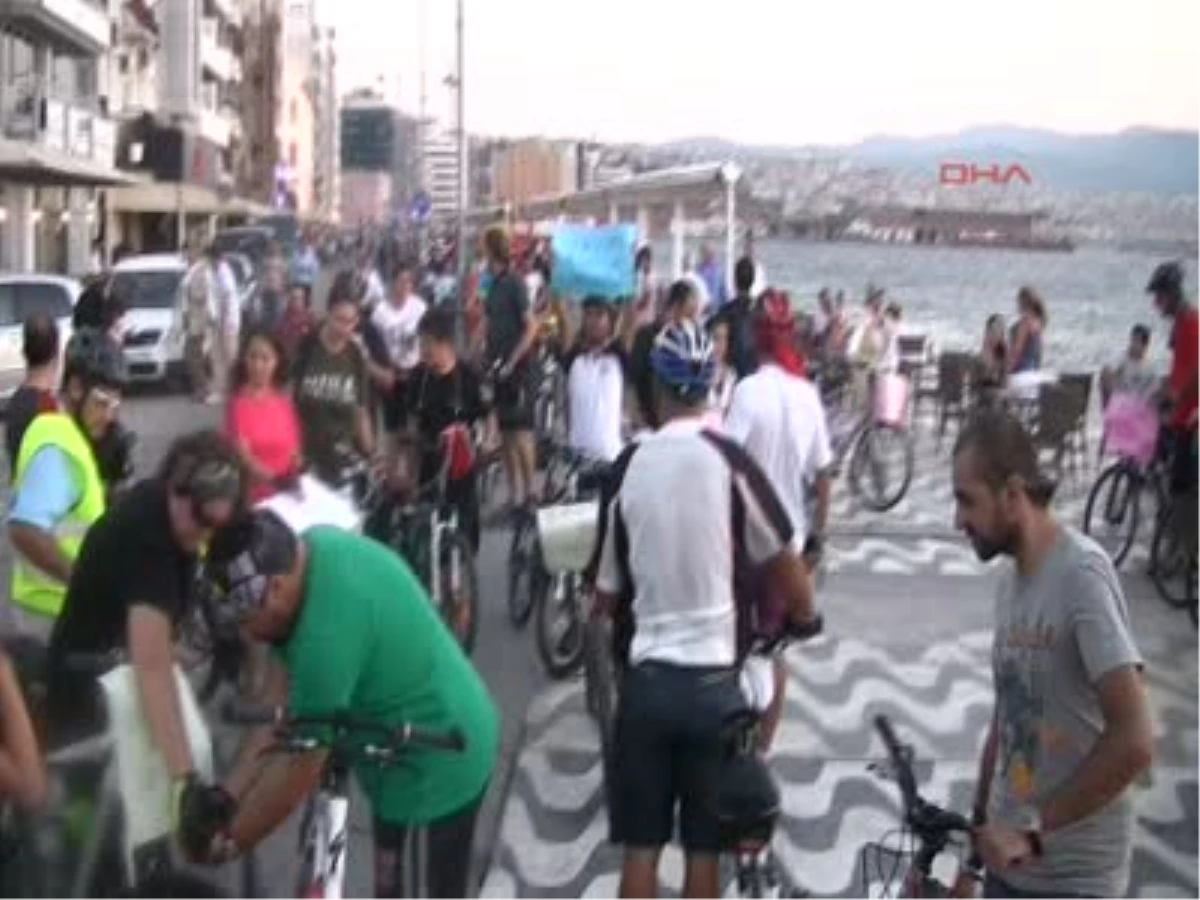 İzmir\'de, \'Bisiklet Gezi Yolu\' Eylemi