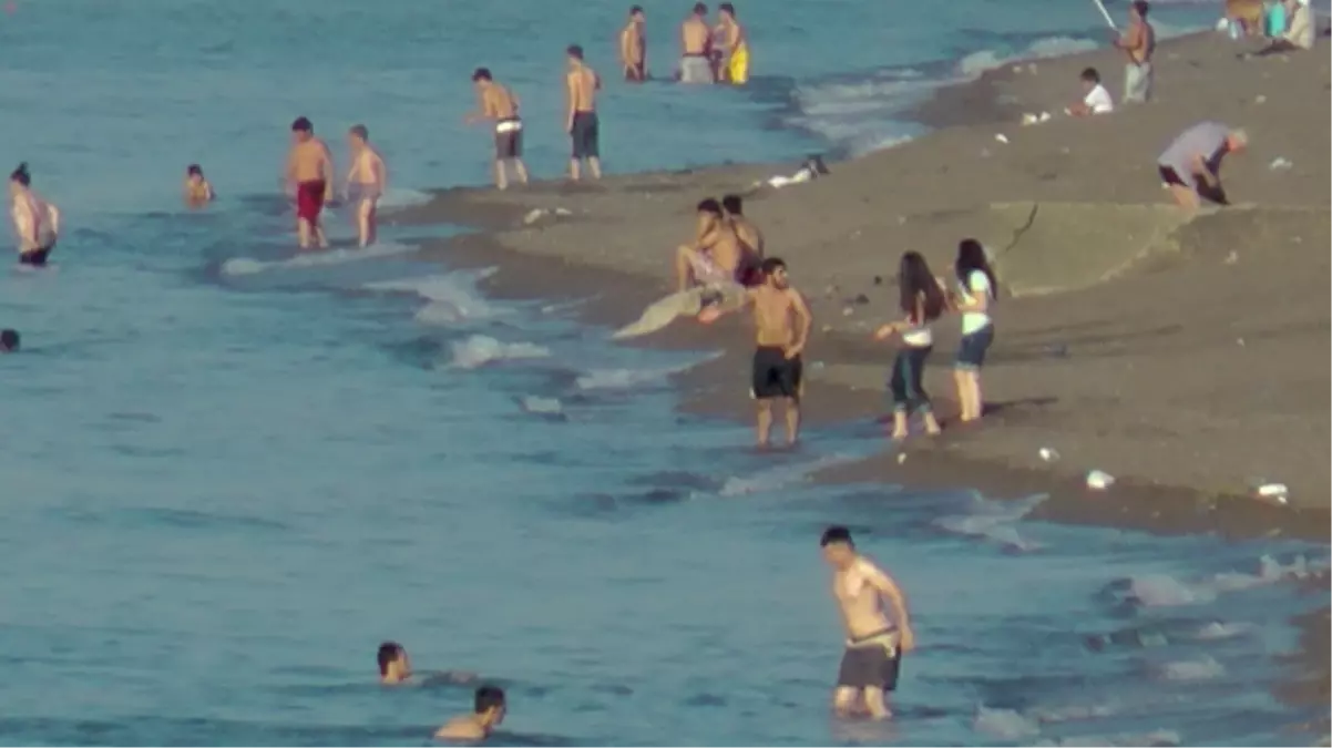 Karadeniz Sahilleri Tatilcilerle Doldu