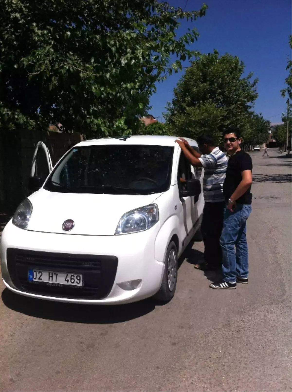 Kendilerine Polis Süsü Verip Kimlik İsteyen Şahıslar Aranıyor