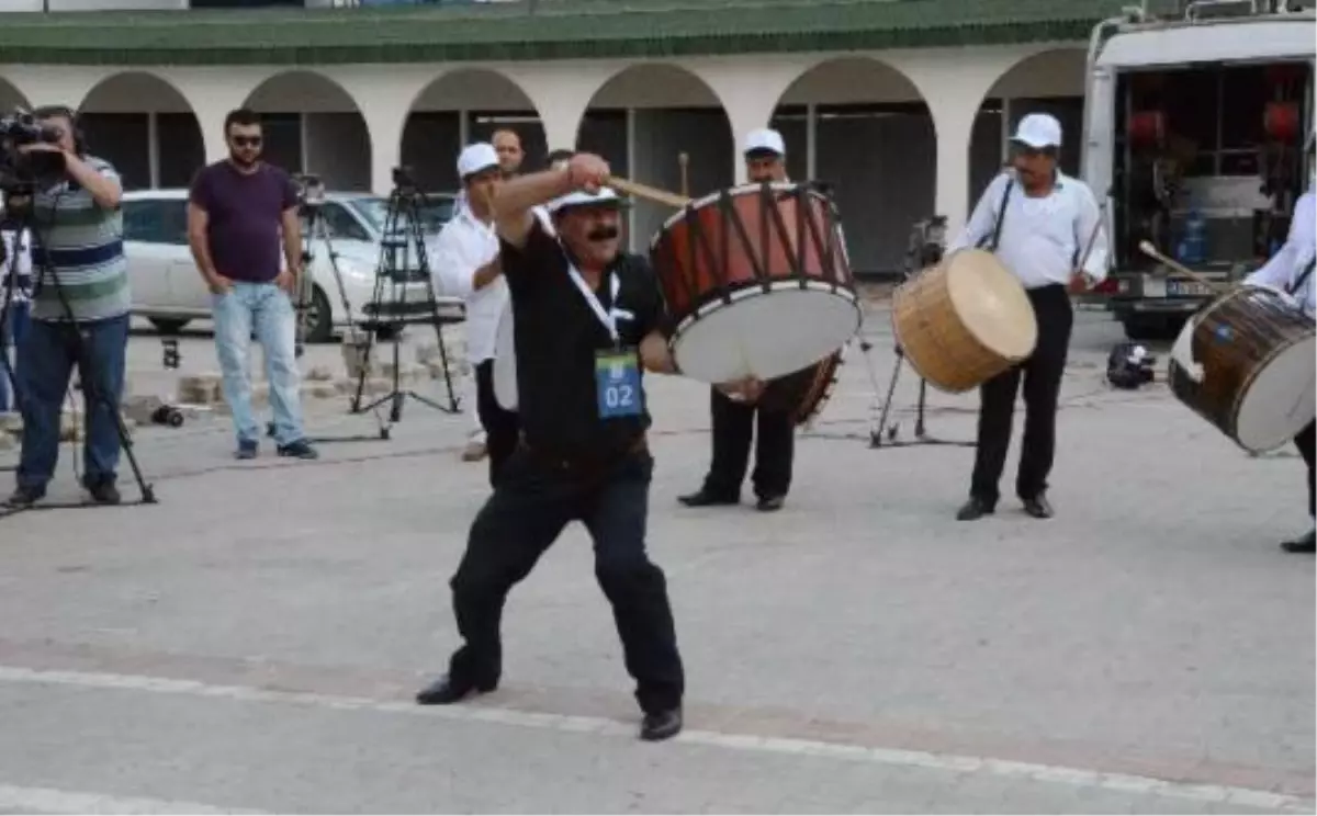 Ramazan Davulcuları Yaka Kartı Takacak