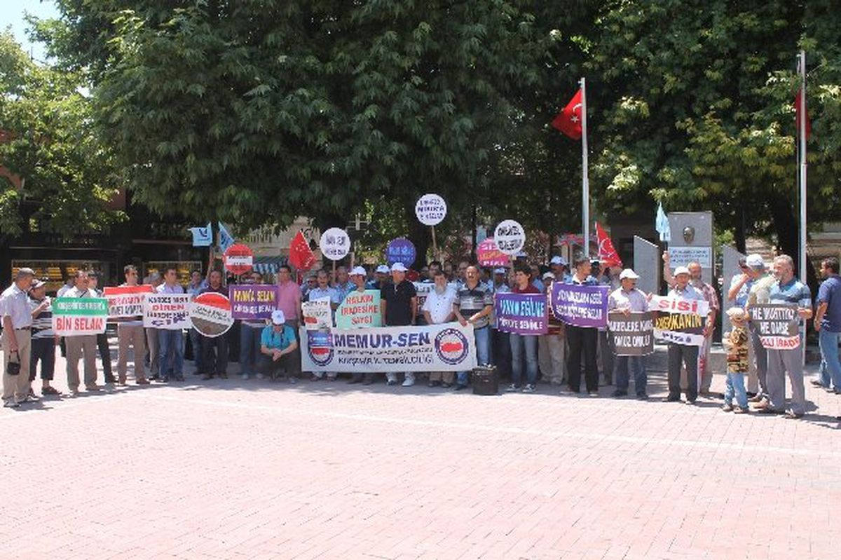 Kırşehir\'de Mursi\'ye Destek Mitingi