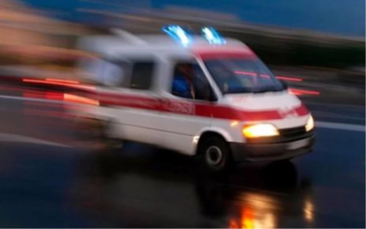 Minibüs Şarampole Yuvarlandı: 1 Ölü, 16 Yaralı